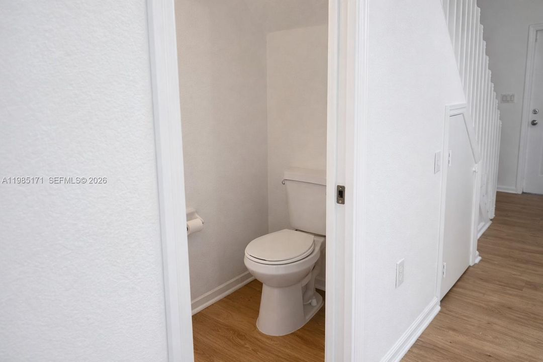 Active With Contract: $295,000 (2 beds, 2 baths, 1140 Square Feet)
