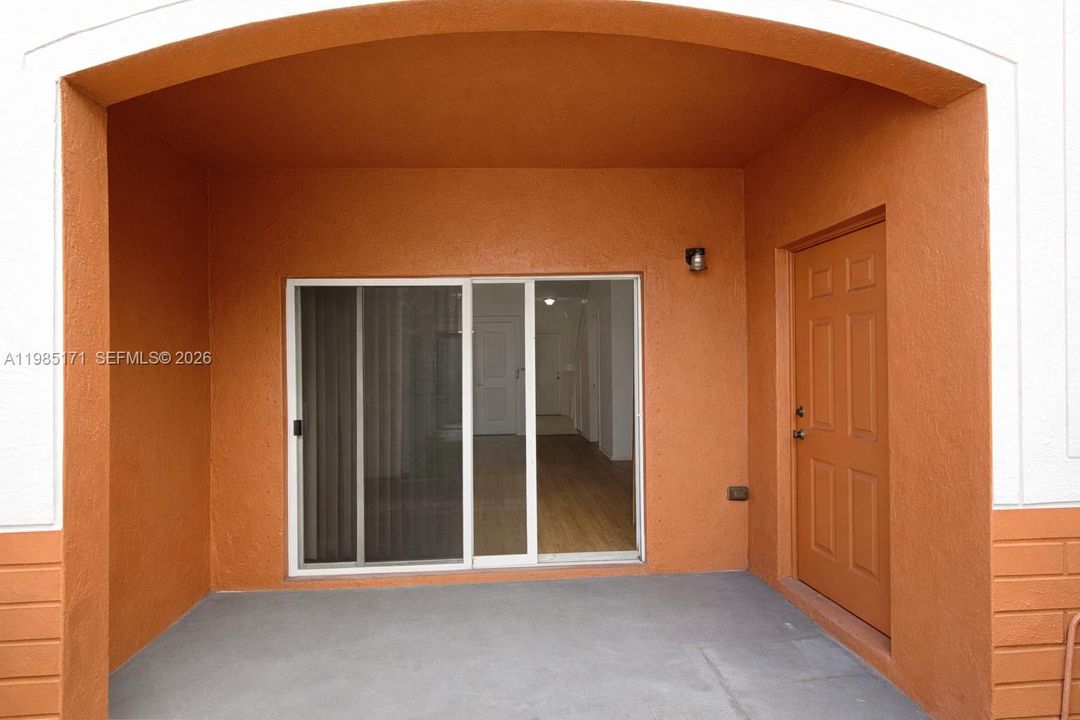 Active With Contract: $295,000 (2 beds, 2 baths, 1140 Square Feet)