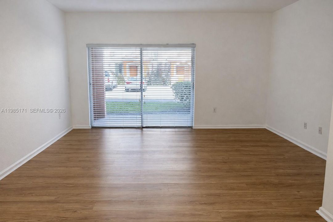 Active With Contract: $295,000 (2 beds, 2 baths, 1140 Square Feet)