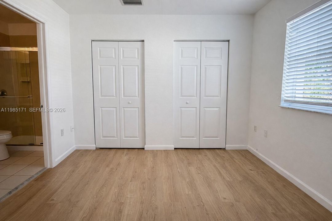 Active With Contract: $295,000 (2 beds, 2 baths, 1140 Square Feet)
