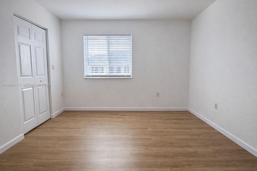 Active With Contract: $295,000 (2 beds, 2 baths, 1140 Square Feet)