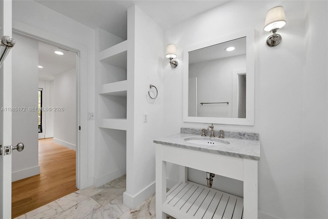 Active With Contract: $2,499,000 (5 beds, 3 baths, 3872 Square Feet)