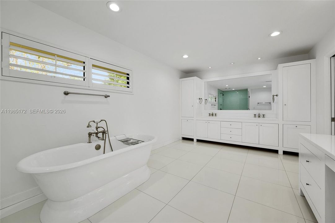 Active With Contract: $2,499,000 (5 beds, 3 baths, 3872 Square Feet)