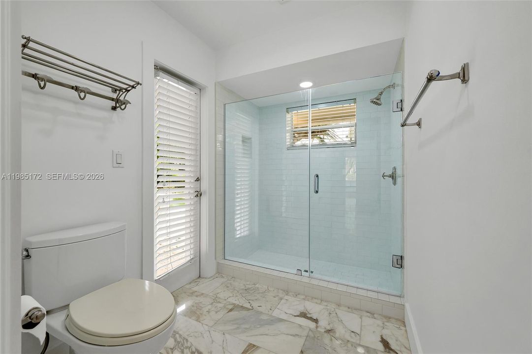 Active With Contract: $2,499,000 (5 beds, 3 baths, 3872 Square Feet)