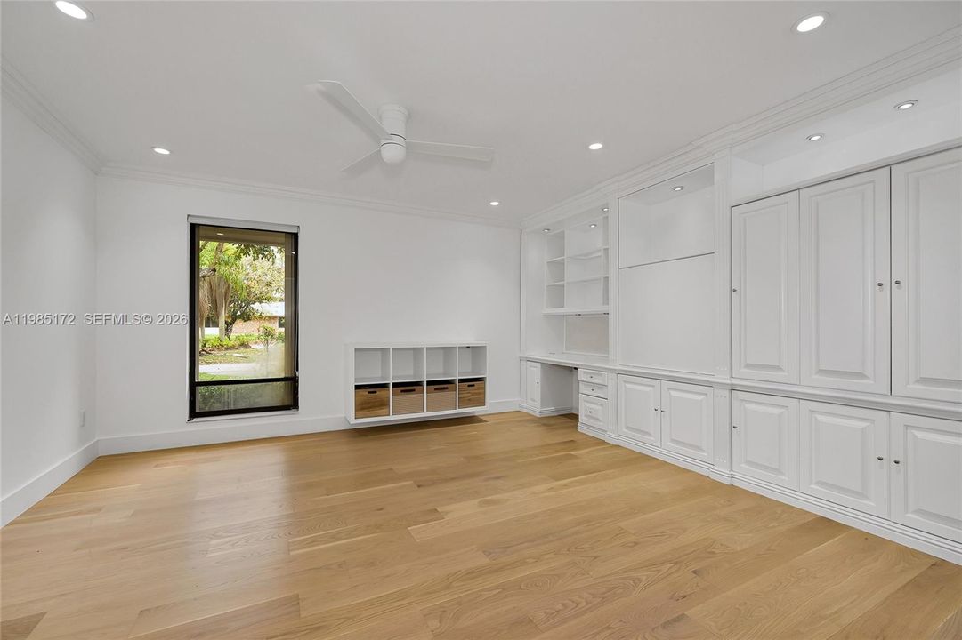 Active With Contract: $2,499,000 (5 beds, 3 baths, 3872 Square Feet)