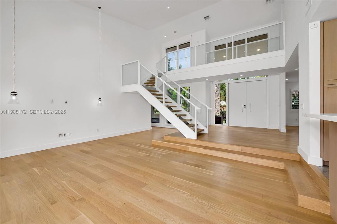 Active With Contract: $2,499,000 (5 beds, 3 baths, 3872 Square Feet)
