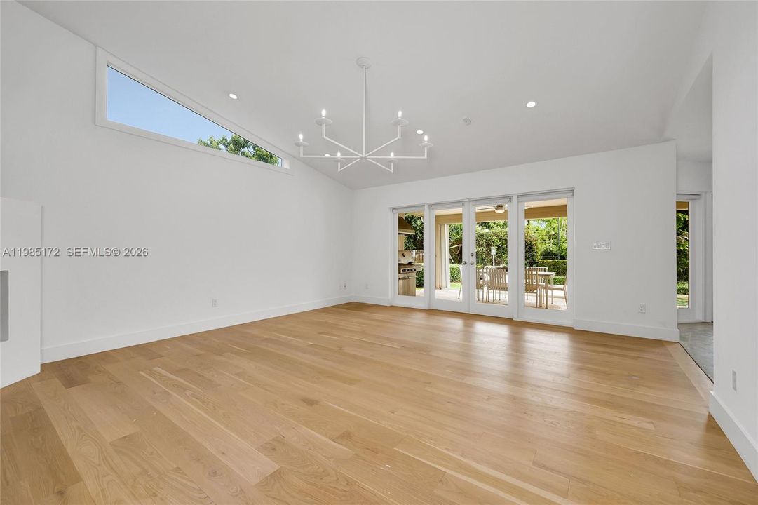 Active With Contract: $2,499,000 (5 beds, 3 baths, 3872 Square Feet)