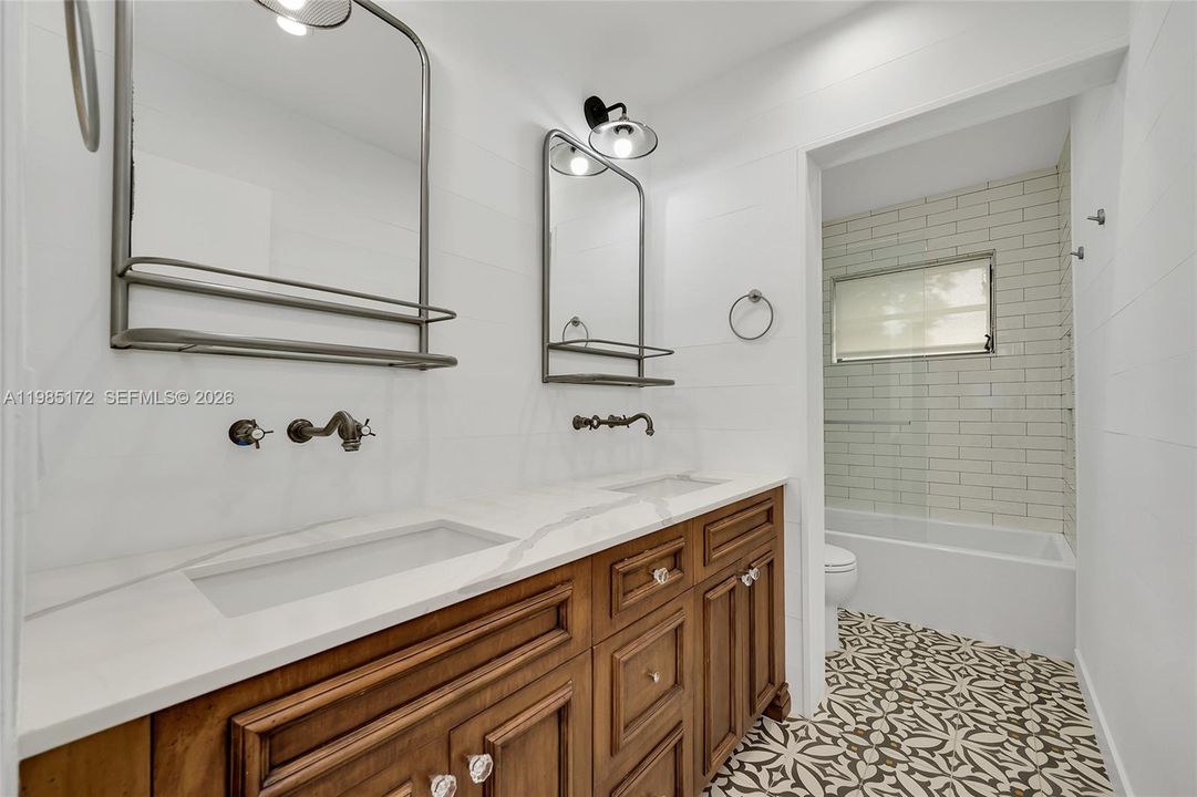 Active With Contract: $2,499,000 (5 beds, 3 baths, 3872 Square Feet)