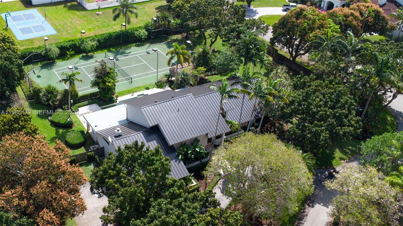 Active With Contract: $2,499,000 (5 beds, 3 baths, 3872 Square Feet)