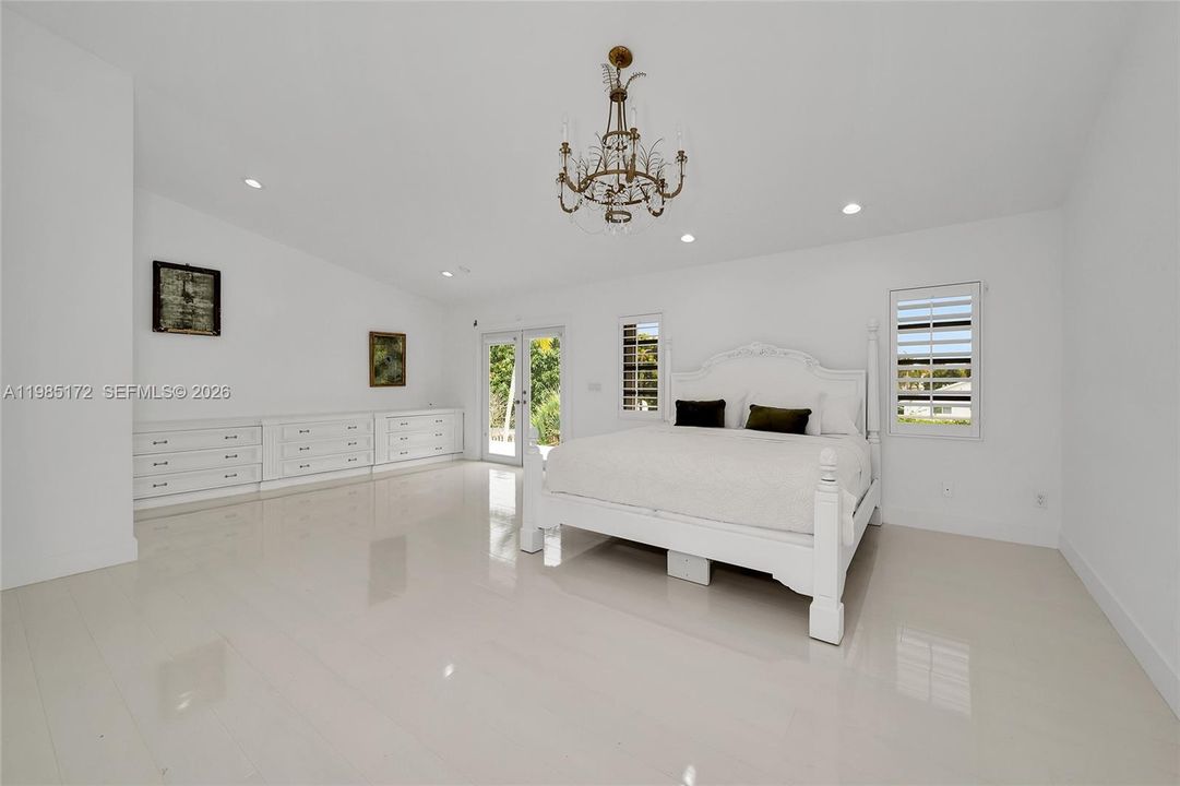 Active With Contract: $2,499,000 (5 beds, 3 baths, 3872 Square Feet)