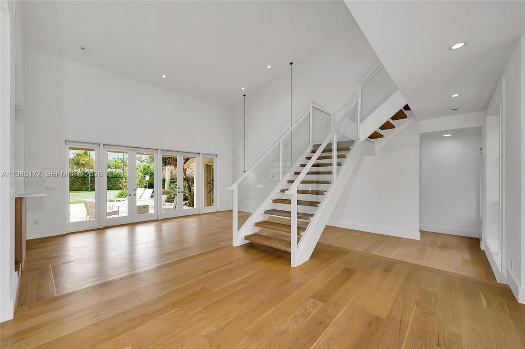Active With Contract: $2,499,000 (5 beds, 3 baths, 3872 Square Feet)