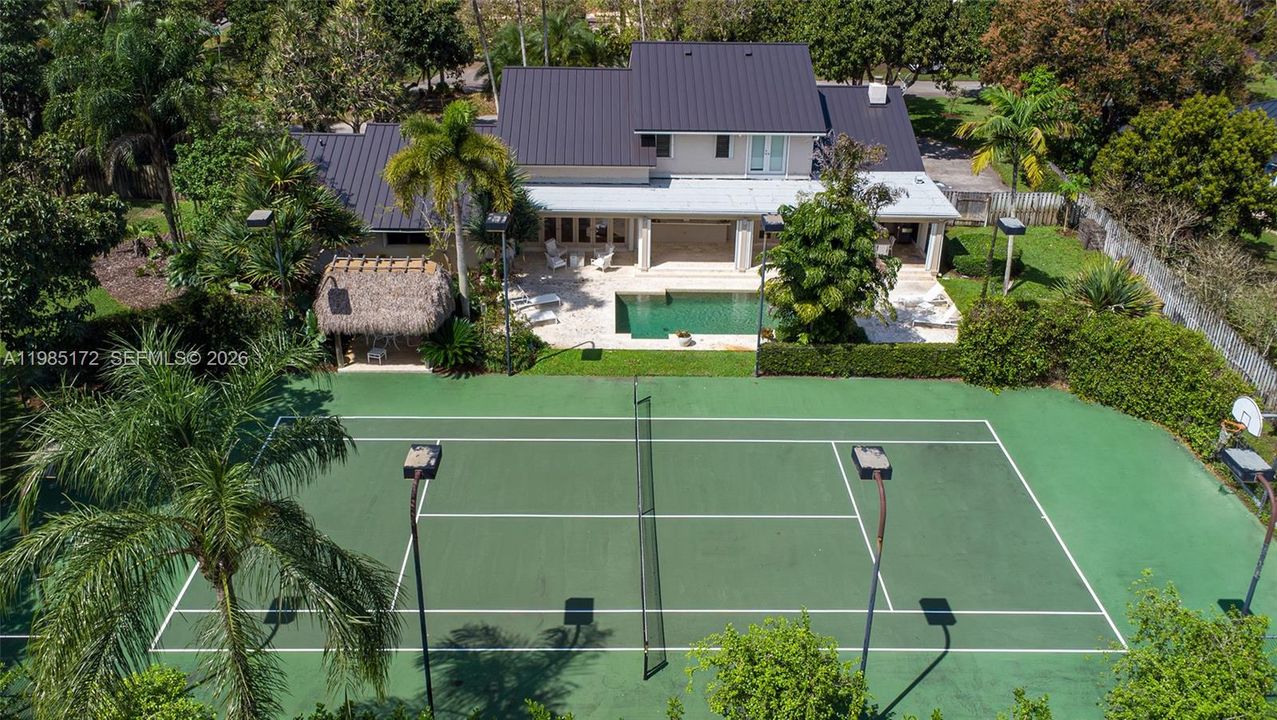 Active With Contract: $2,499,000 (5 beds, 3 baths, 3872 Square Feet)