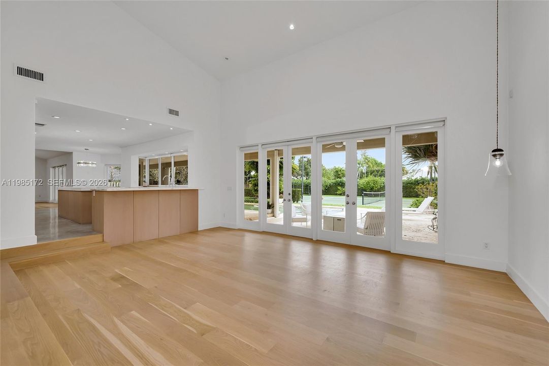 Active With Contract: $2,499,000 (5 beds, 3 baths, 3872 Square Feet)