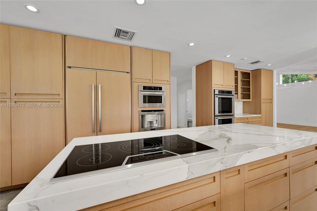 Active With Contract: $2,499,000 (5 beds, 3 baths, 3872 Square Feet)