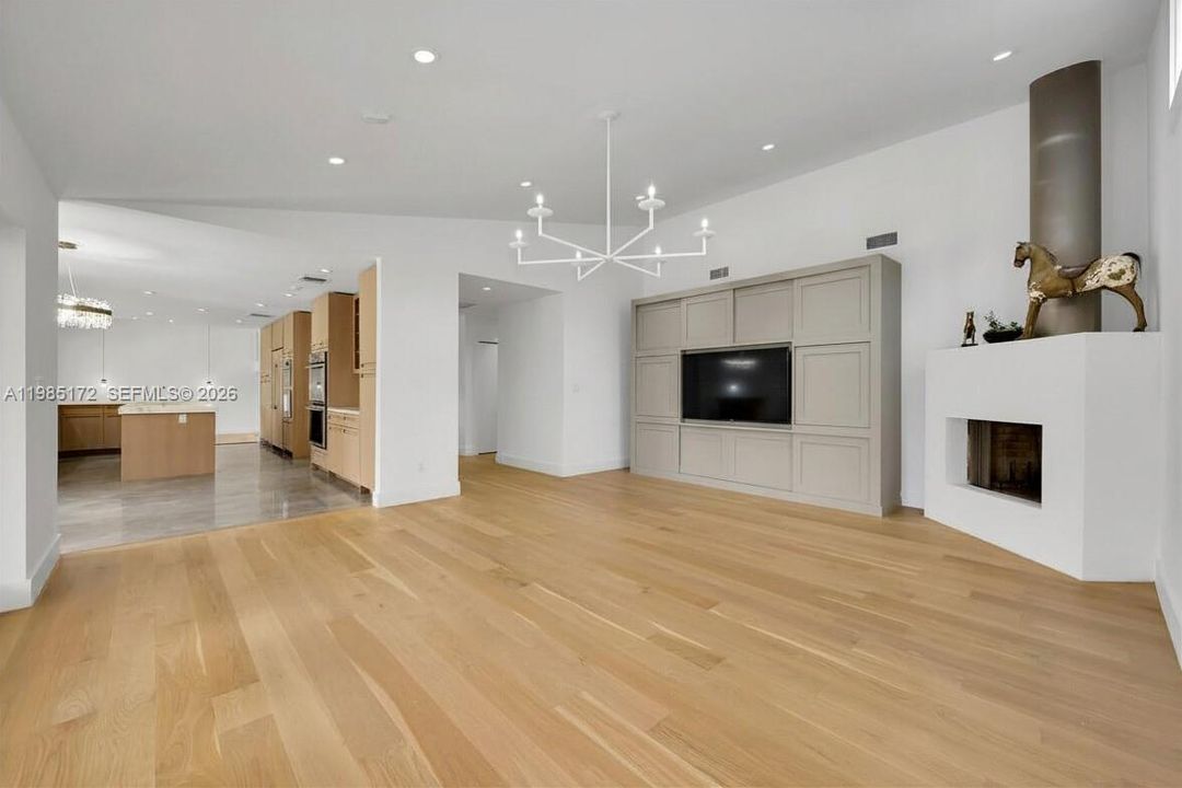 Active With Contract: $2,499,000 (5 beds, 3 baths, 3872 Square Feet)