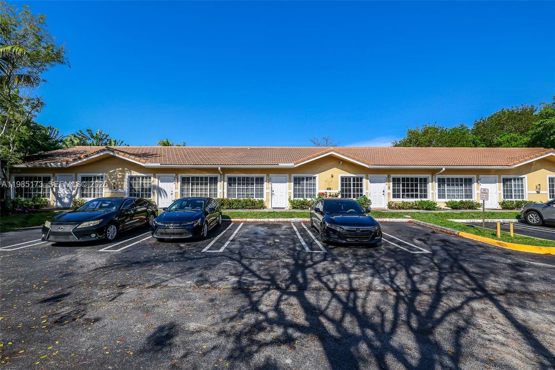 Active With Contract: $264,999 (2 beds, 2 baths, 966 Square Feet)