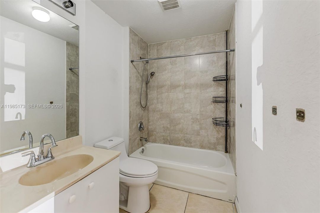 Active With Contract: $264,999 (2 beds, 2 baths, 966 Square Feet)