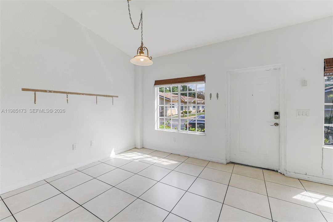 Active With Contract: $264,999 (2 beds, 2 baths, 966 Square Feet)