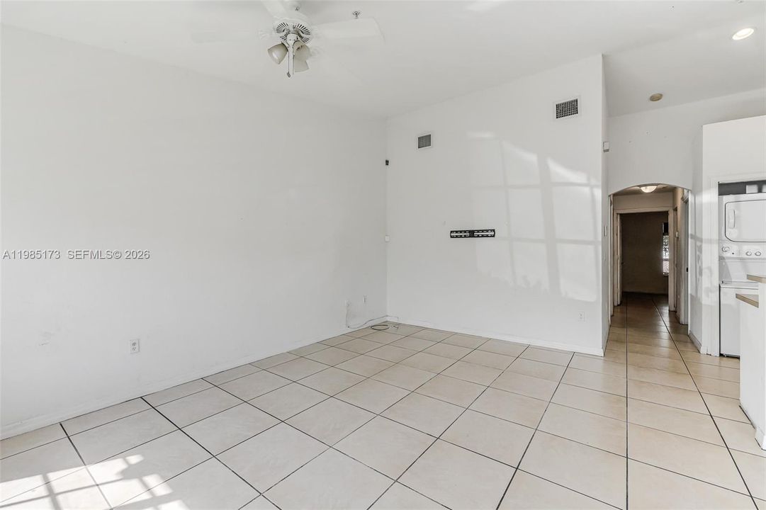 Active With Contract: $264,999 (2 beds, 2 baths, 966 Square Feet)