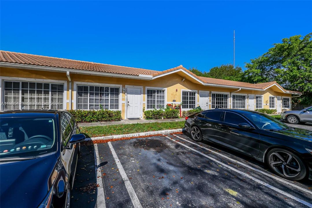 Active With Contract: $264,999 (2 beds, 2 baths, 966 Square Feet)