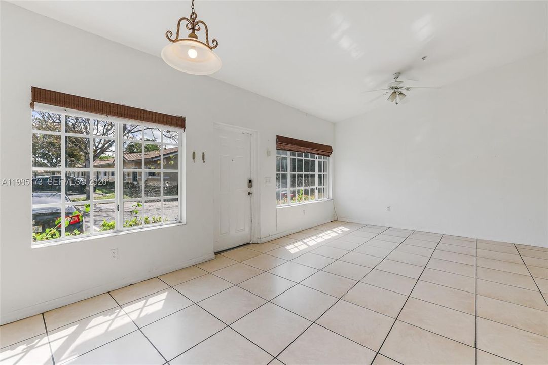 Active With Contract: $264,999 (2 beds, 2 baths, 966 Square Feet)