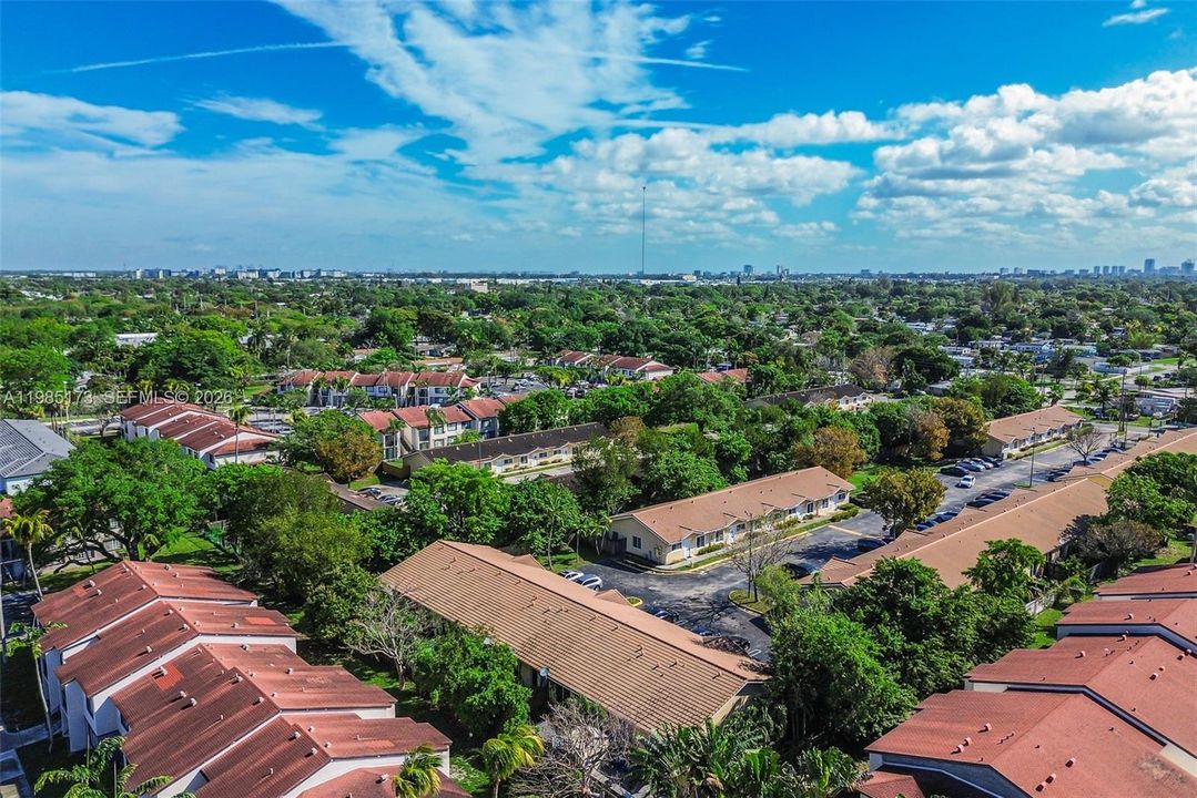 Active With Contract: $264,999 (2 beds, 2 baths, 966 Square Feet)