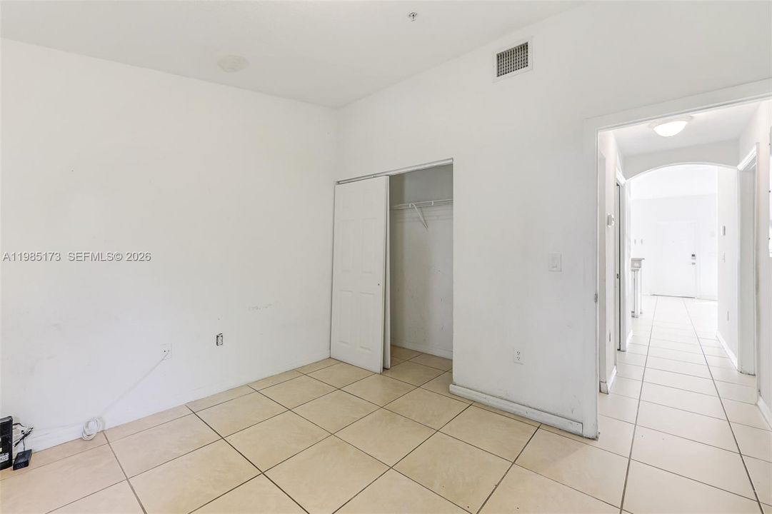 Active With Contract: $264,999 (2 beds, 2 baths, 966 Square Feet)
