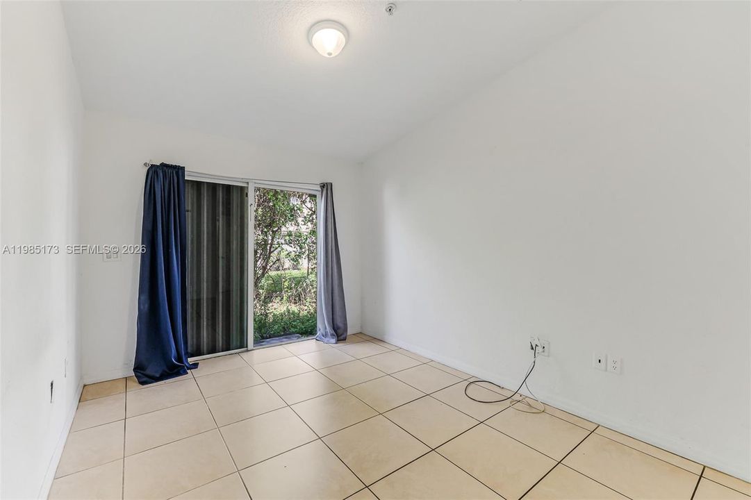 Active With Contract: $264,999 (2 beds, 2 baths, 966 Square Feet)