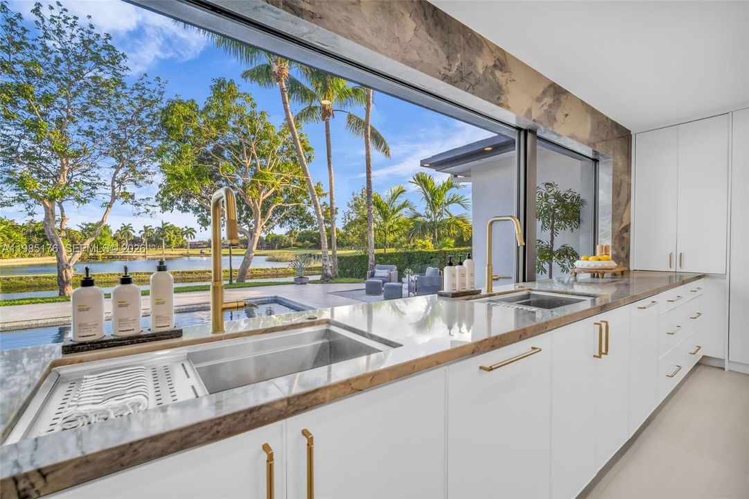For Sale: $4,650,000 (6 beds, 5 baths, 0 Square Feet)
