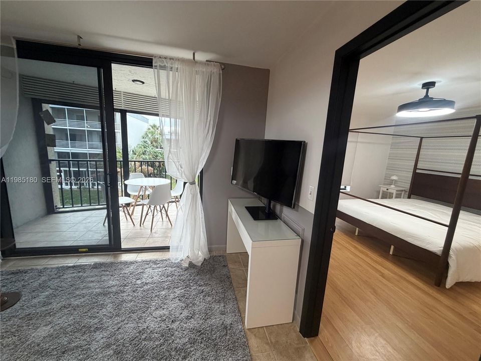 На продажу: $250,000 (2 спален, 2 ванн, 1029 Квадратных фут)