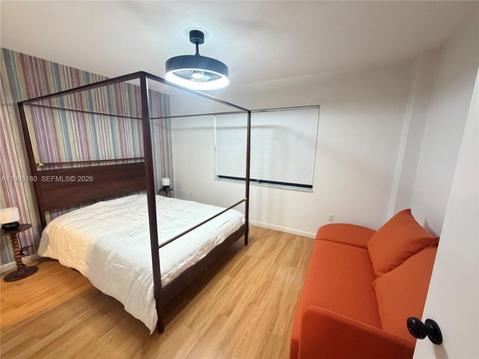 На продажу: $250,000 (2 спален, 2 ванн, 1029 Квадратных фут)