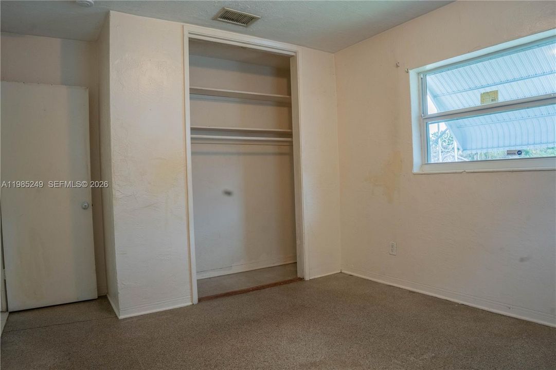 For Sale: $429,999 (3 beds, 1 baths, 1036 Square Feet)