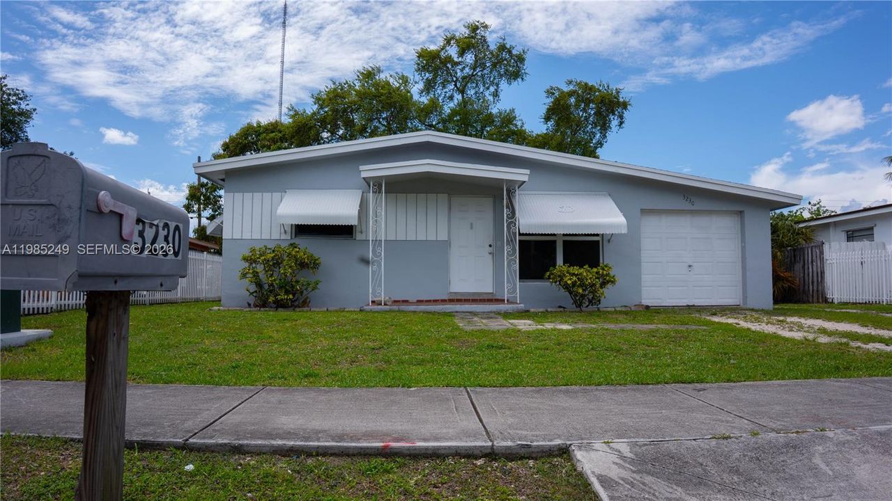 For Sale: $429,999 (3 beds, 1 baths, 1036 Square Feet)