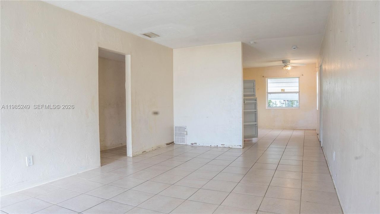 For Sale: $429,999 (3 beds, 1 baths, 1036 Square Feet)