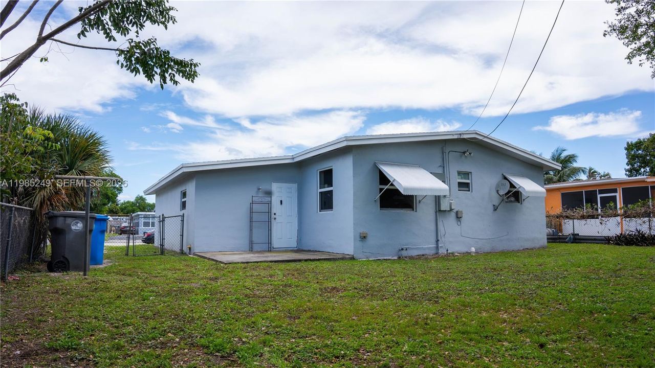 For Sale: $429,999 (3 beds, 1 baths, 1036 Square Feet)