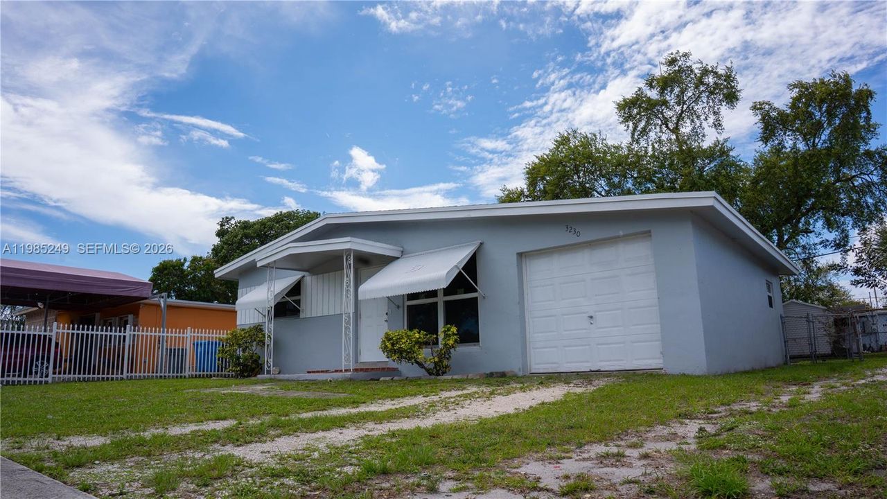 For Sale: $429,999 (3 beds, 1 baths, 1036 Square Feet)