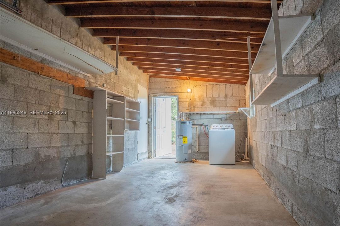 For Sale: $429,999 (3 beds, 1 baths, 1036 Square Feet)
