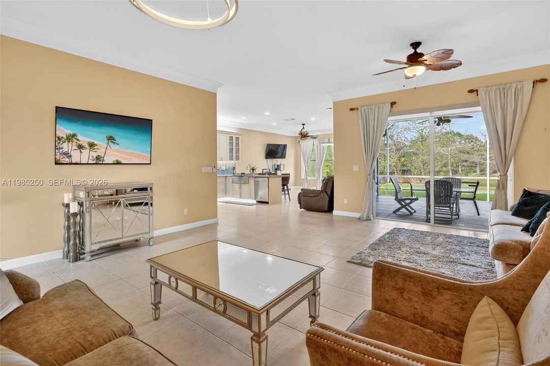 En Venta: $399,000 (3 camas, 2 baños, 1816 Pies cuadrados)