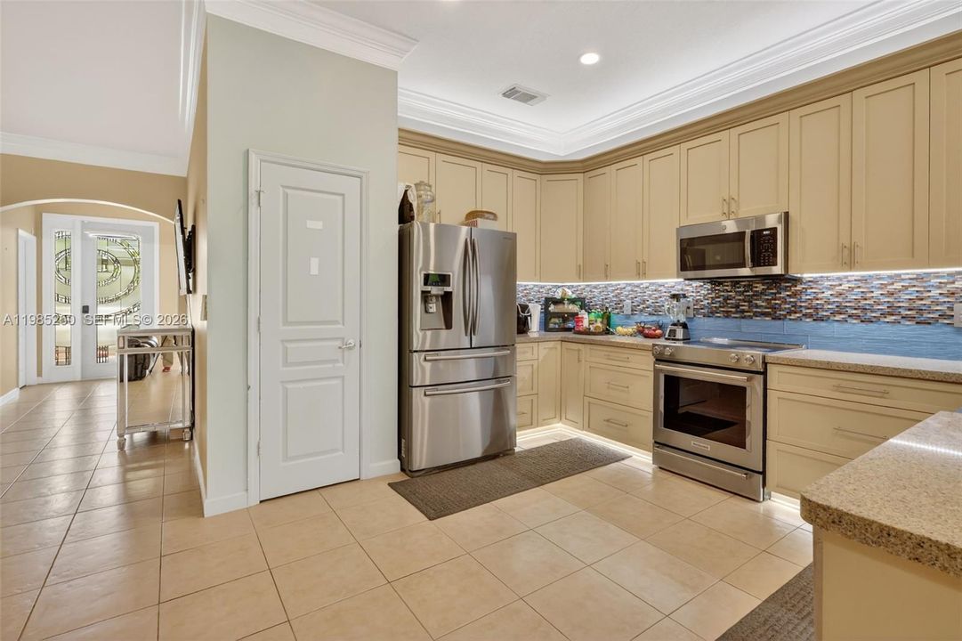 En Venta: $399,000 (3 camas, 2 baños, 1816 Pies cuadrados)
