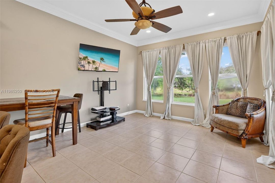 En Venta: $399,000 (3 camas, 2 baños, 1816 Pies cuadrados)