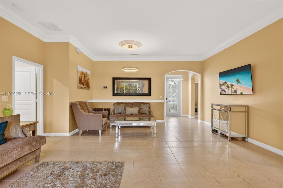 En Venta: $399,000 (3 camas, 2 baños, 1816 Pies cuadrados)