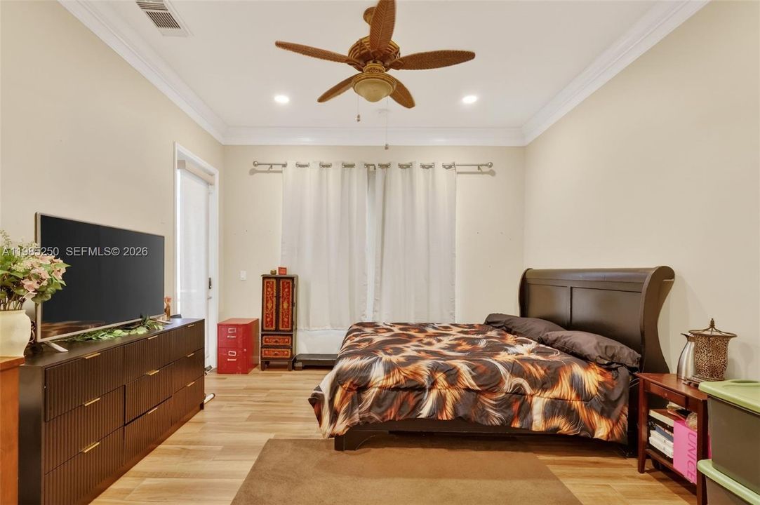 En Venta: $399,000 (3 camas, 2 baños, 1816 Pies cuadrados)