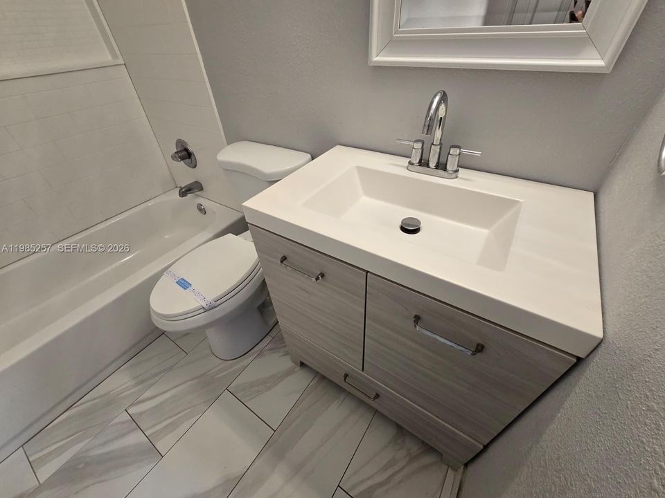 Active With Contract: $270,000 (2 beds, 1 baths, 800 Square Feet)