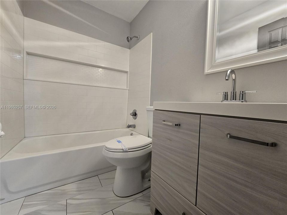 Active With Contract: $270,000 (2 beds, 1 baths, 800 Square Feet)