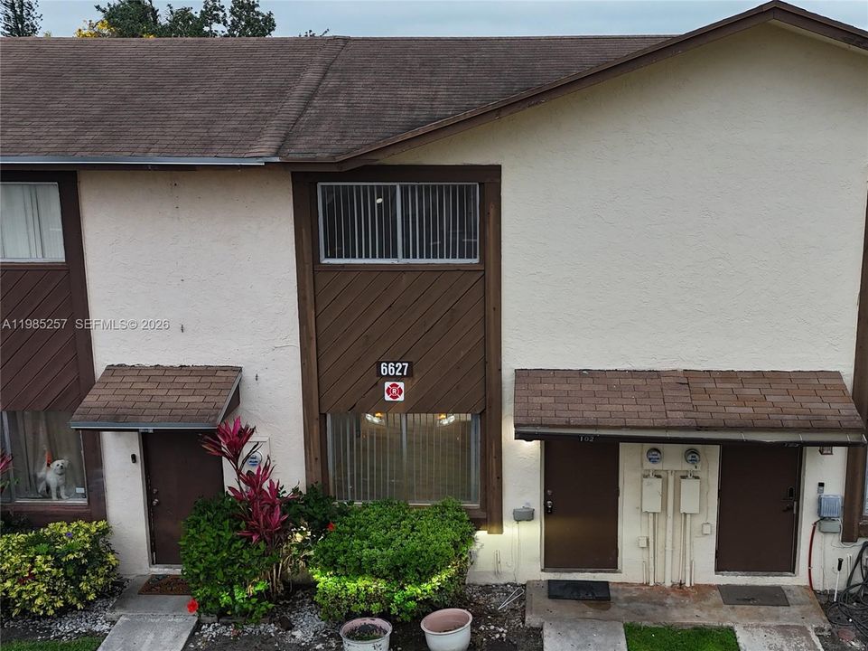 Active With Contract: $270,000 (2 beds, 1 baths, 800 Square Feet)