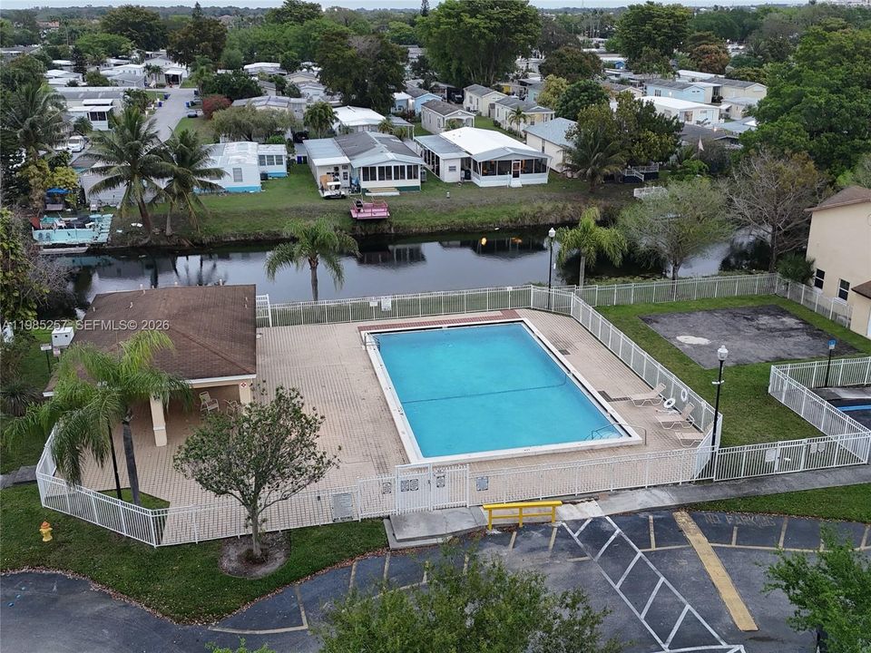 Active With Contract: $270,000 (2 beds, 1 baths, 800 Square Feet)