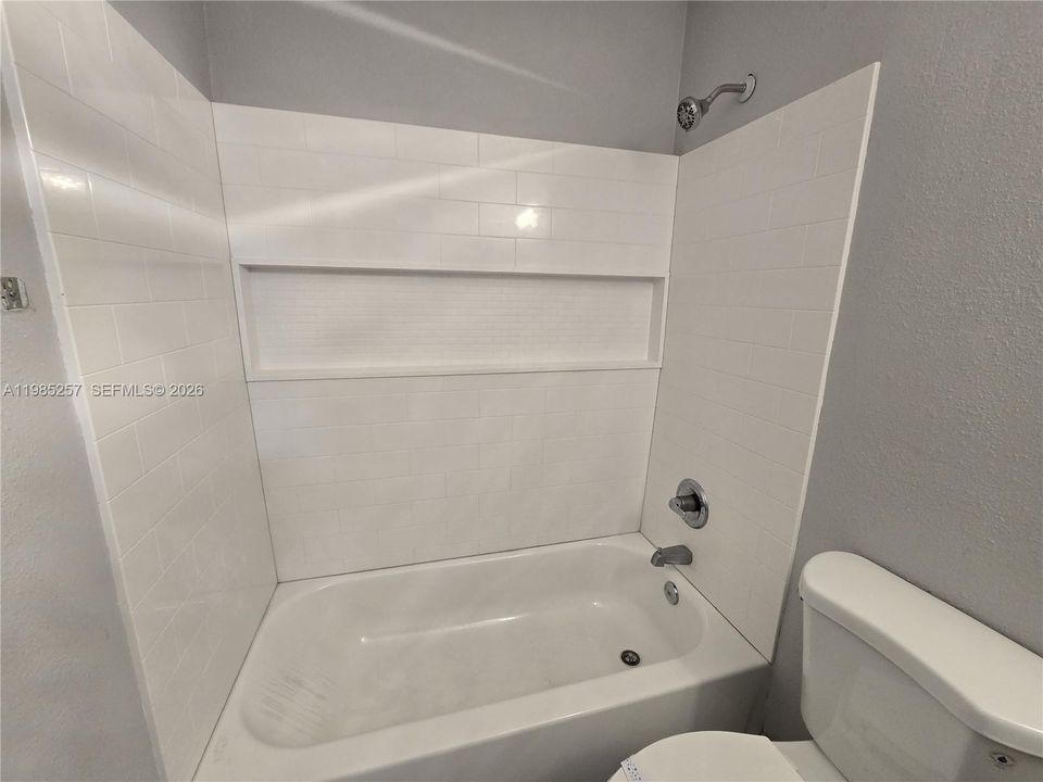 Active With Contract: $270,000 (2 beds, 1 baths, 800 Square Feet)
