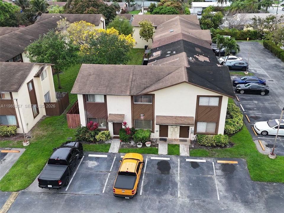 Active With Contract: $270,000 (2 beds, 1 baths, 800 Square Feet)