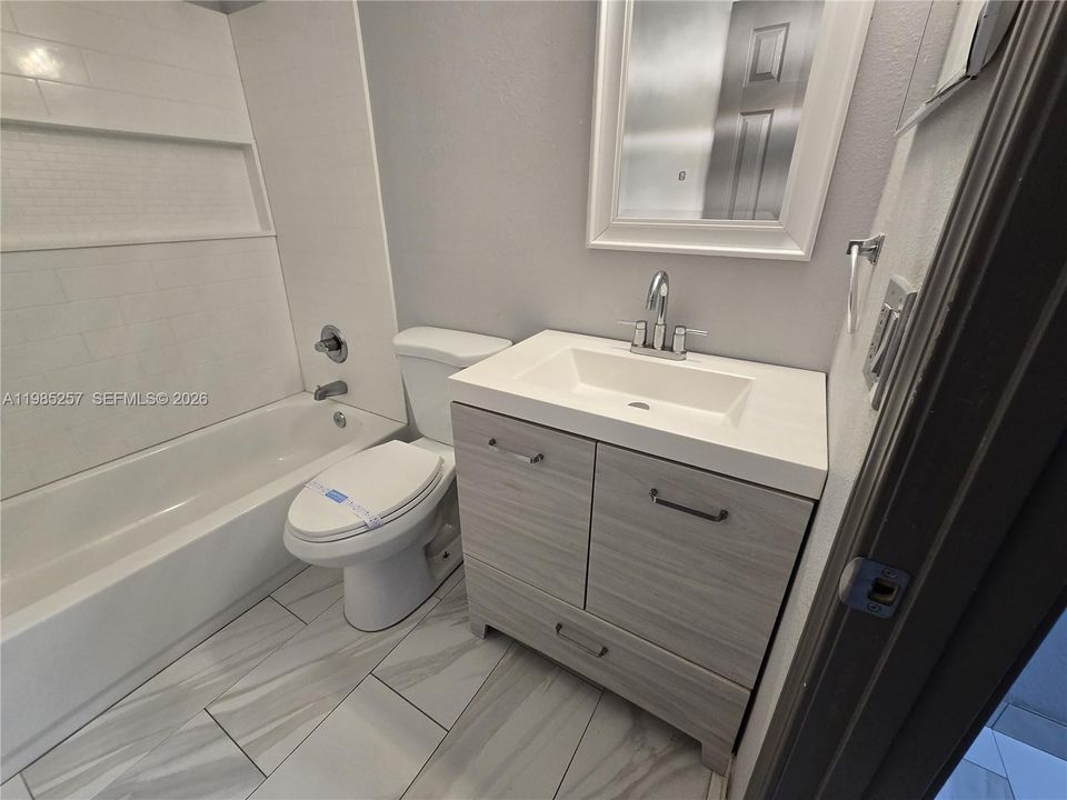 Active With Contract: $270,000 (2 beds, 1 baths, 800 Square Feet)