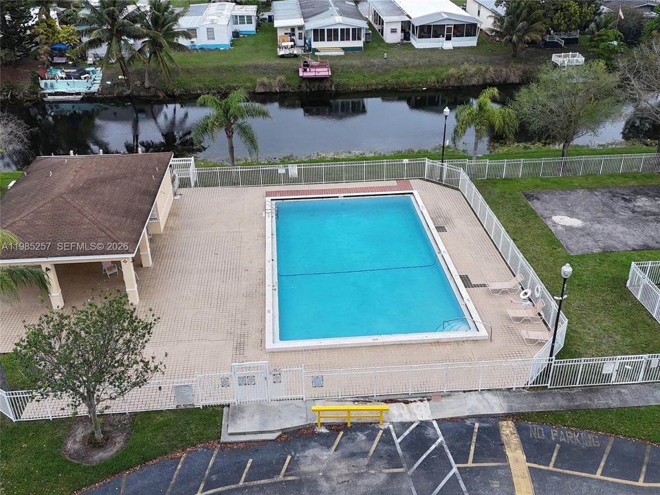 Active With Contract: $270,000 (2 beds, 1 baths, 800 Square Feet)